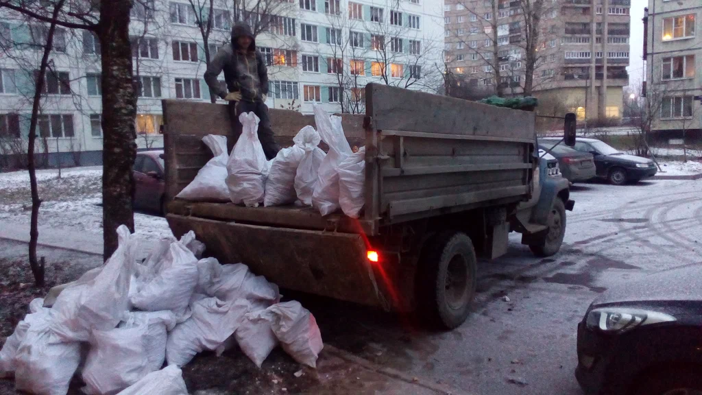 Вывоз мусора в мешках в Кемерово в октябре