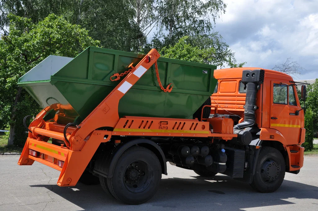 Заказ бункеровоза для вывоза мусора и отходов в Кемерово в октябре