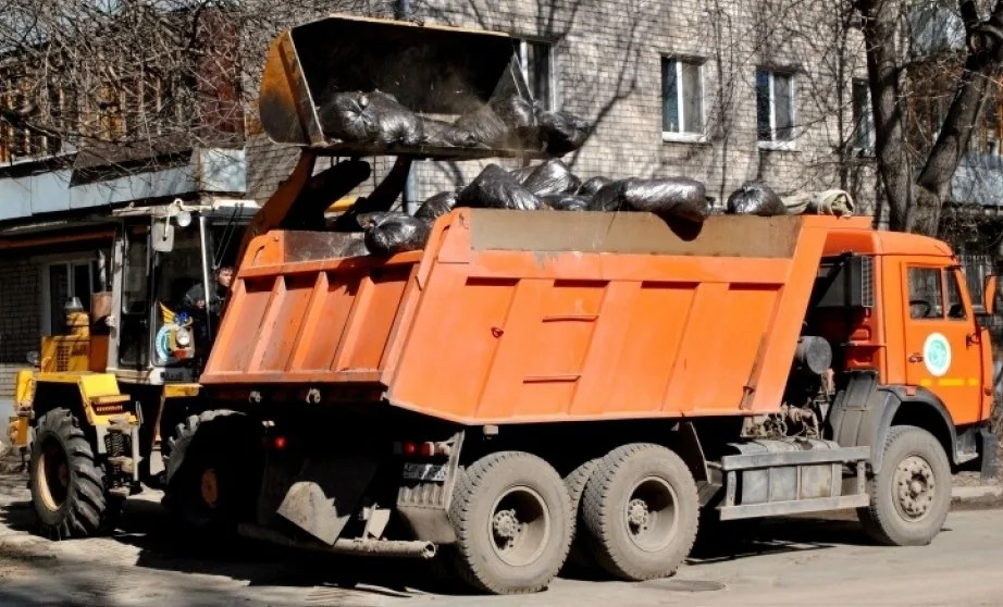 Вывоз мусора грузовым фургоном 5 тонн в Кемерово – ПроМусор, аренда, цена от 1613 руб