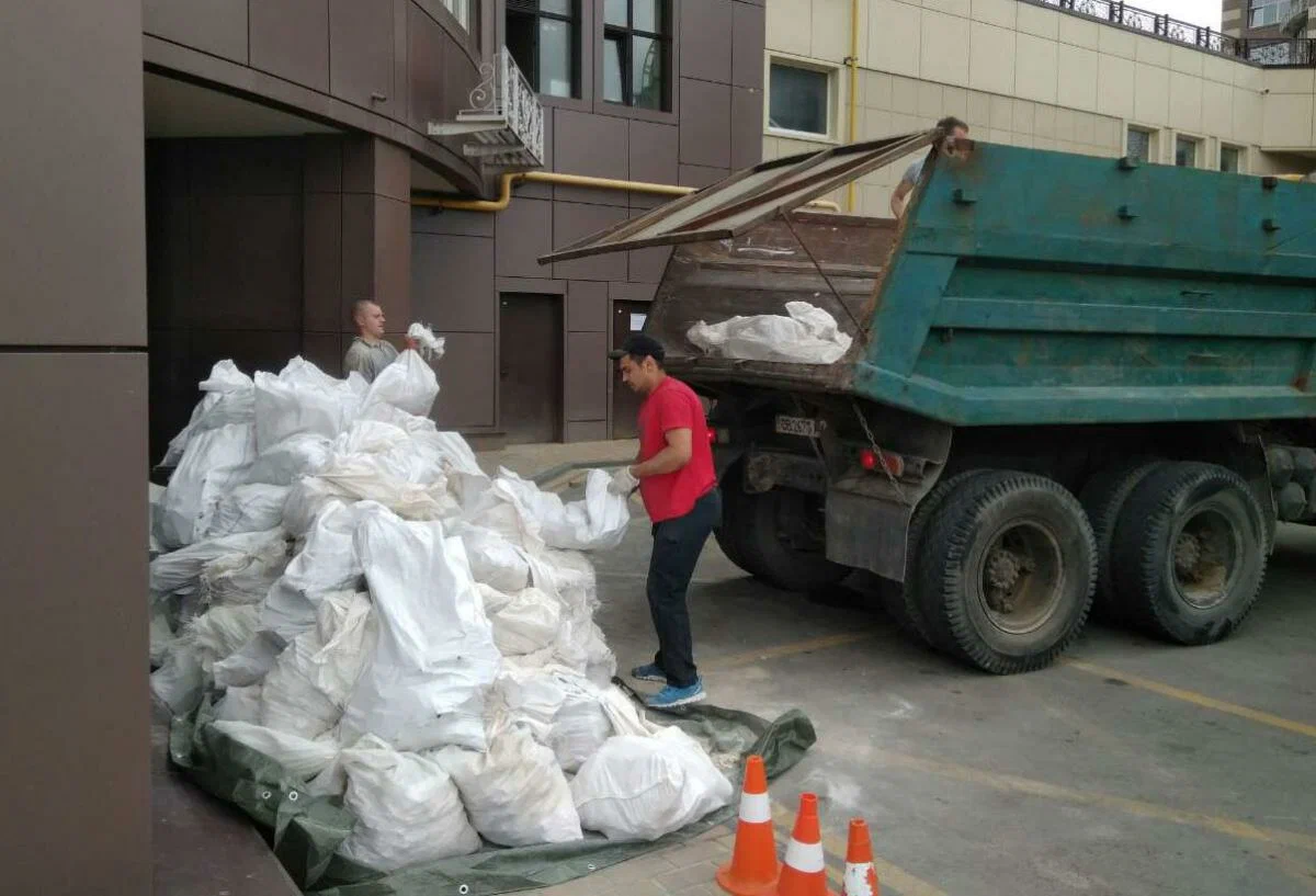 Вывоз мусора из подвала в Кемерово от ПроМусор – уборка, разбор завалов и очистка, цены от 2497 руб