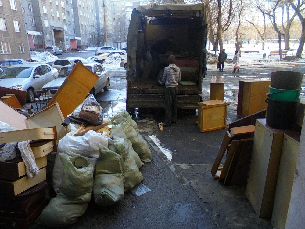 Вывоз мусора из подвала с утилизацией в Кемерово в октябре