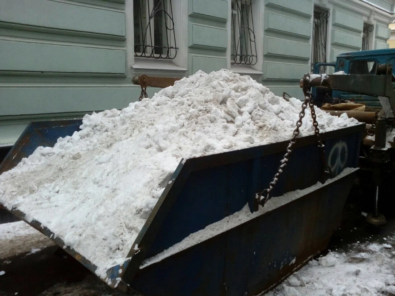Вывоз снега контейнерами в Кемерово в октябре